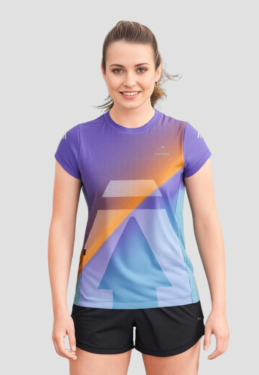 Modelo con camiseta técnica EVY BETTA SUNSET FUSION