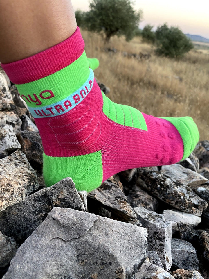 Calcetines Trail Running anti ampollas Ultra Bold Trail Running rosa y verde. Unisex - evernya