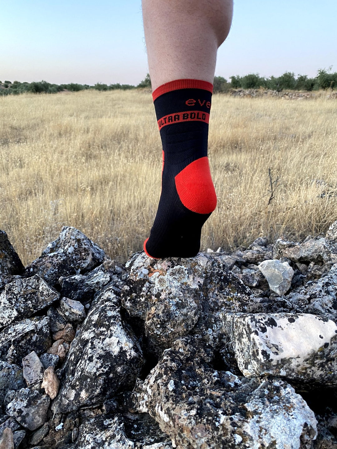Calcetines Trail Running antiampollas Ultra Bold rojo y negro de CORDURA. Unisex - evernya